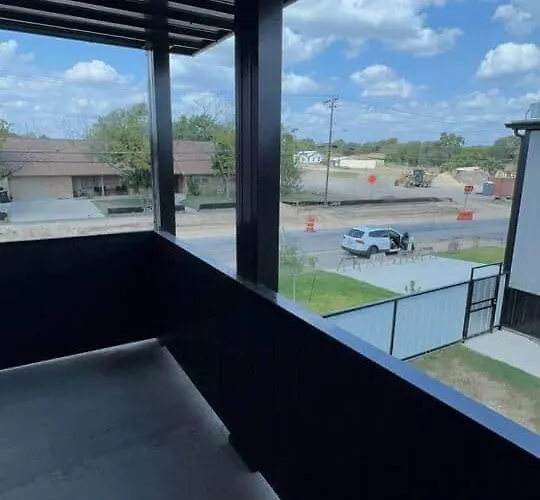 Haven B: Gateway To Cavazos And Holiday home