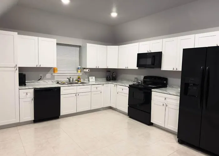 Holiday home Haven B: Gateway To Cavazos And *